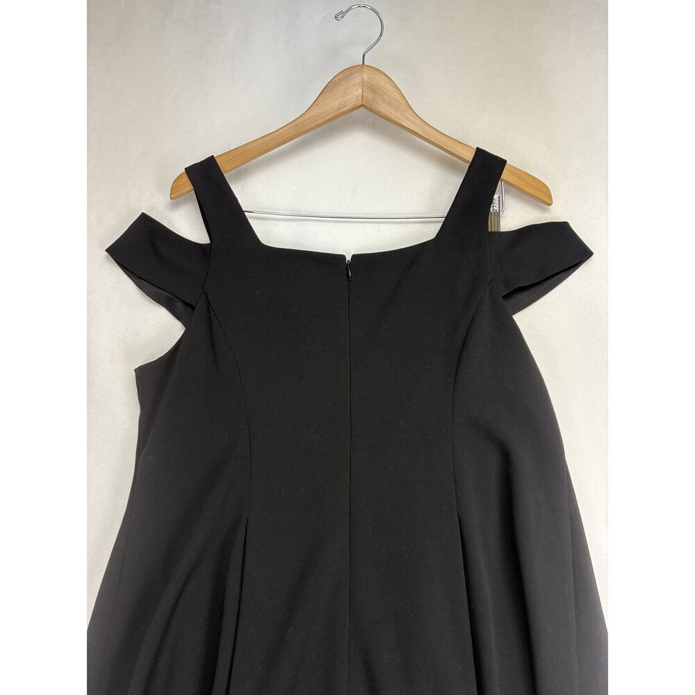 Vince Camuto Plus 16W Black Cold-Shoulder Midi Dress - Picture 8 of 12